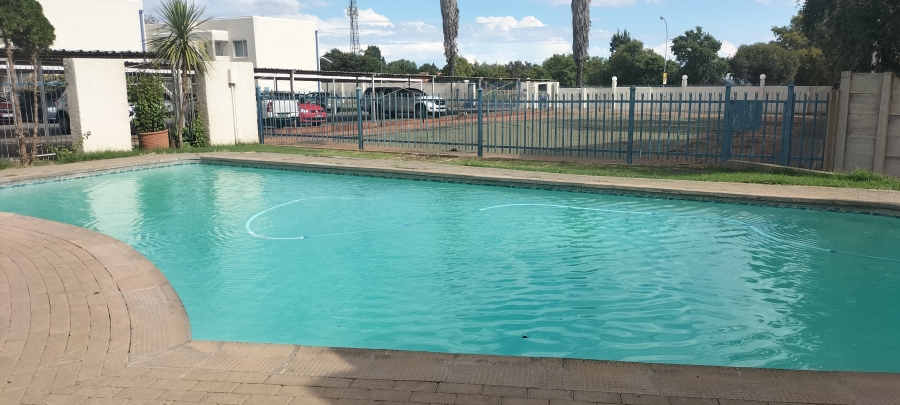2 Bedroom Property for Sale in Langenhovenpark Free State